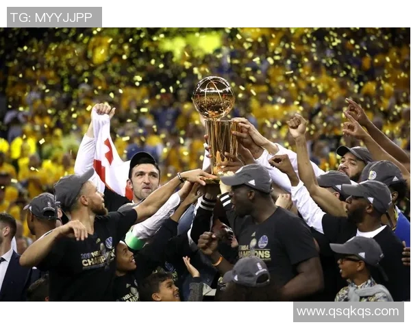 季后赛激战雷霆对决勇士球迷热议精彩瞬间与战术分析 季后赛激战雷霆对决勇士球迷热议精彩瞬间与战术分析