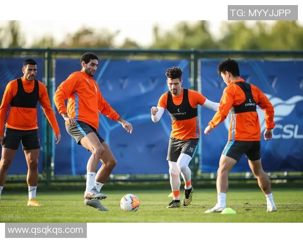 杭州绿城与辽宁FC激战正酣谁能在这场对决中笑到最后