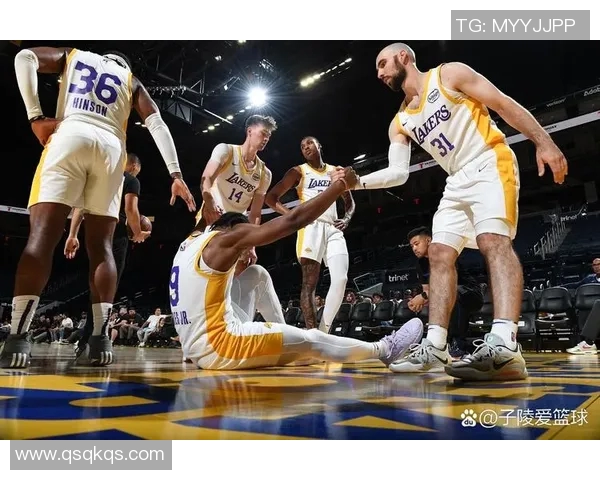 湖人对决热火精彩回顾11月19日比赛全场亮点与精彩瞬间分析 湖人对决热火精彩回顾11月19日比赛全场亮点与精彩瞬间分析