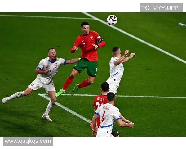 C罗领衔葡萄牙队迎战乌克兰欧预赛争夺激烈瞬间回顾