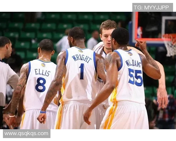 勇士与雷霆第六场激战回顾双方球星表现与战术分析 勇士与雷霆第六场激战回顾双方球星表现与战术分析