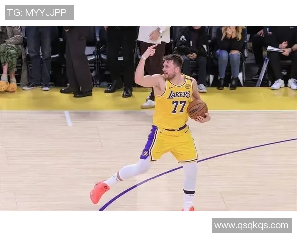 东契奇狂砍73分刷新现役得分纪录独行侠终结太阳队11连胜神话 东契奇狂砍73分刷新现役得分纪录独行侠终结太阳队11连胜神话